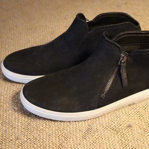Ecco Black soft leather Mid Top Sneaker size zipper, white sole, size 40